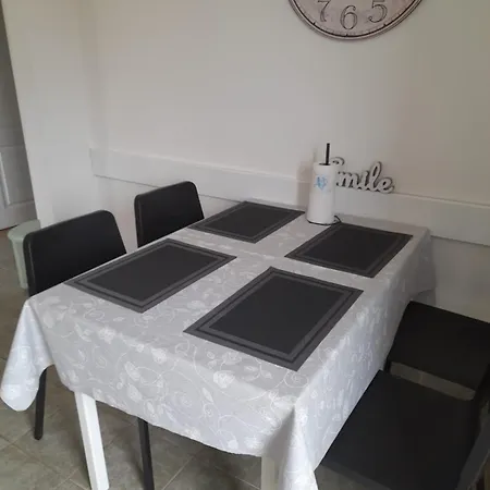 Apartment Sparadici *