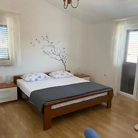 Apartment Sparadici *