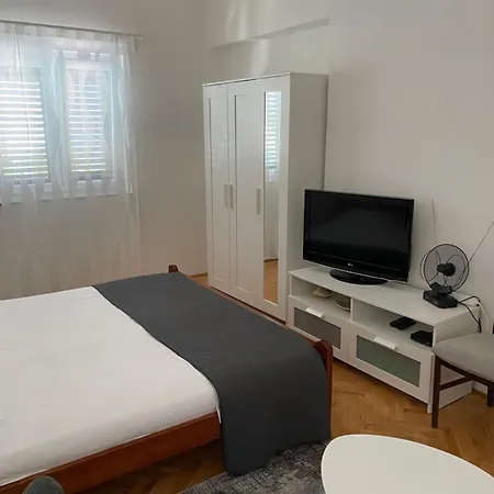 Sparadici Apartman