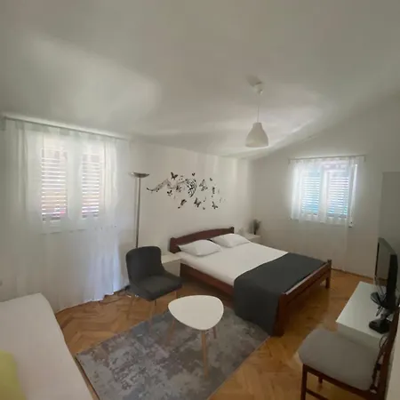 Sparadici Apartment *