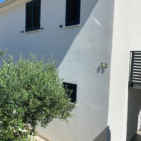Apartment Sparadici *