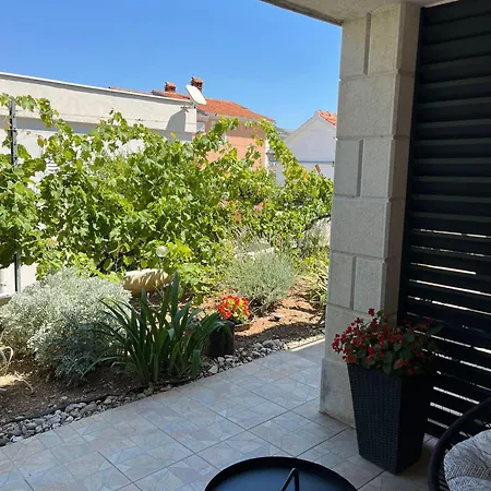 Apartman Sparadici Grebastica