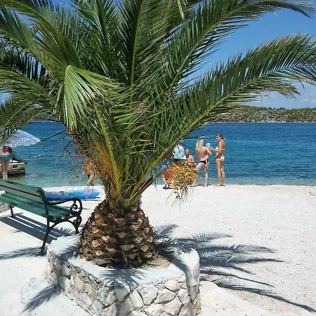 Sparadici Apartman *