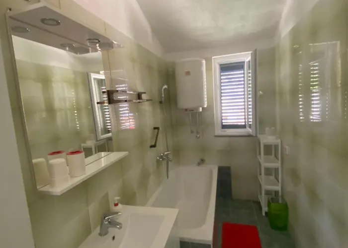 Sparadici Apartment *