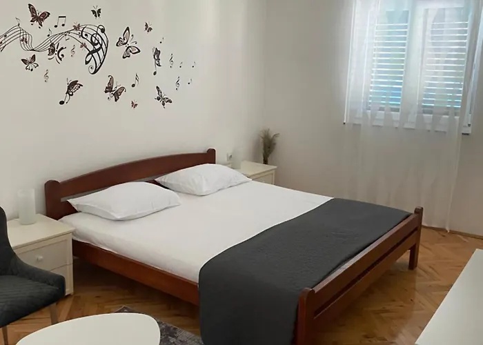 Sparadici Apartment *