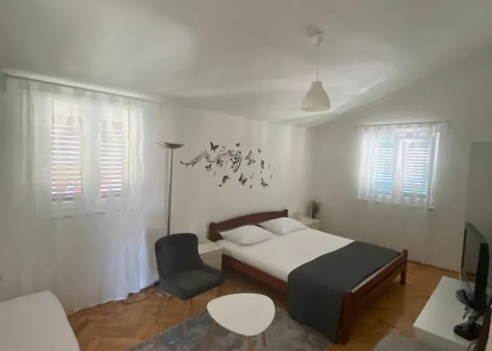 Sparadici Apartment *